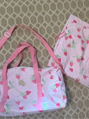 The Beaufort bonnet company long weekend bag/hanging bag strawberry